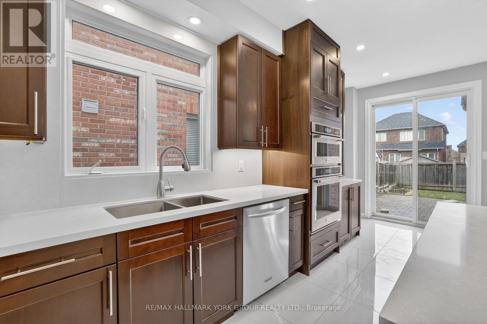 35 Amberwing Landing, Bradford West Gwillimbury, Ontario  L3Z 0H9 - Photo 14 - N12963096