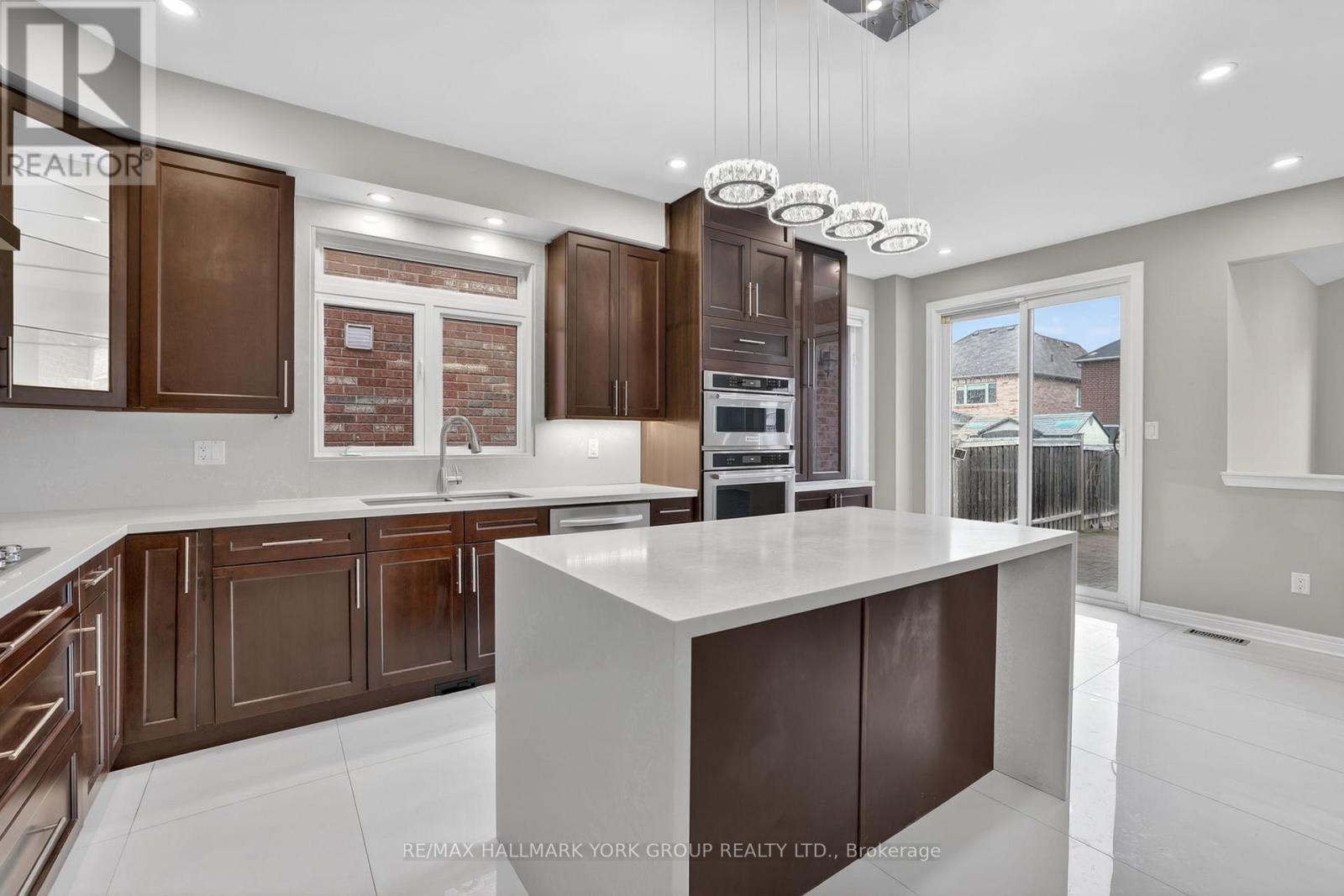 35 Amberwing Landing, Bradford West Gwillimbury, Ontario  L3Z 0H9 - Photo 13 - N12963096