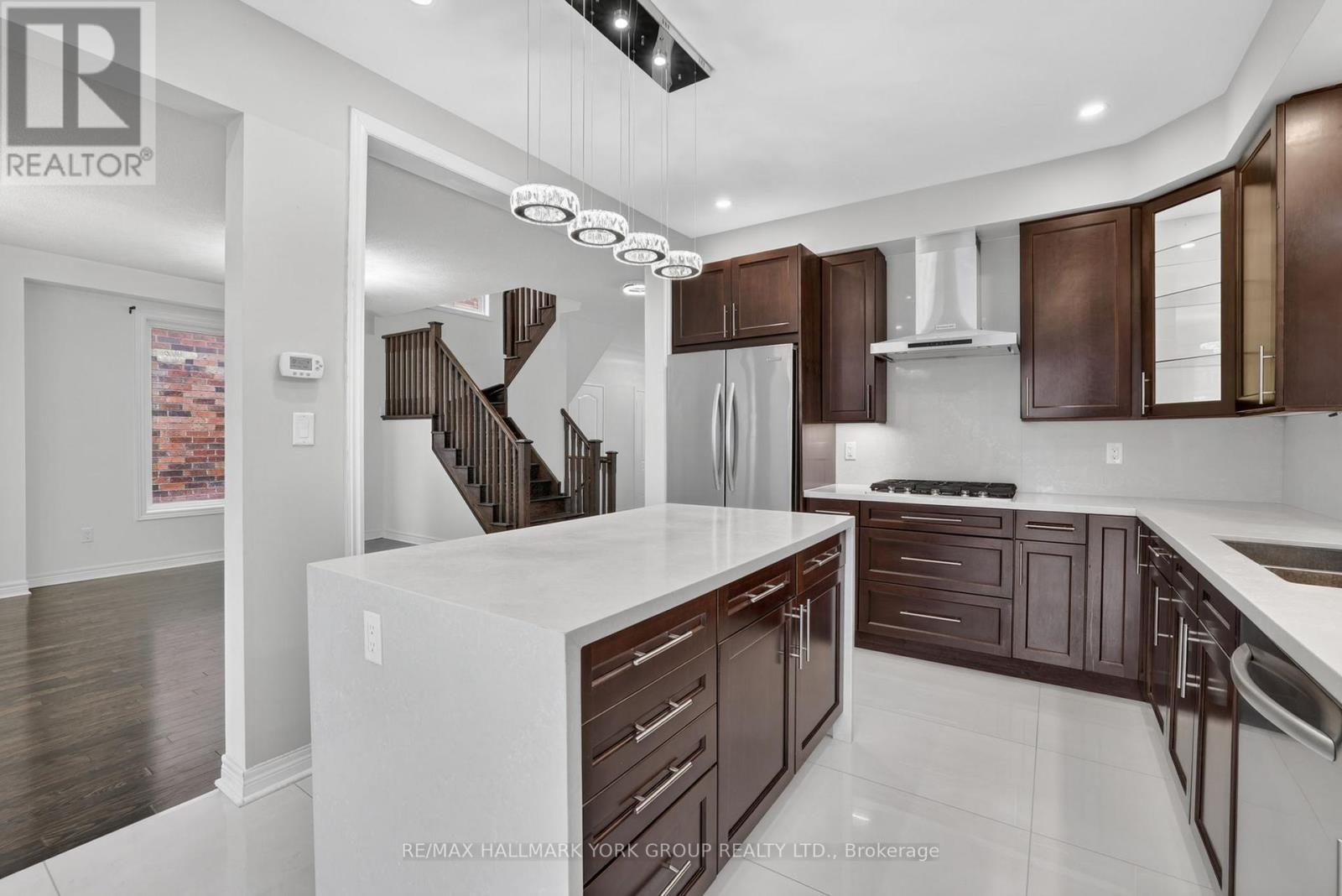 35 Amberwing Landing, Bradford West Gwillimbury, Ontario  L3Z 0H9 - Photo 11 - N12963096