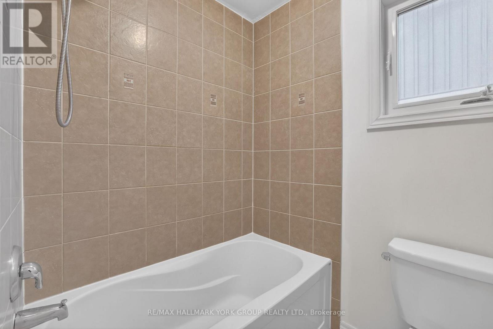 35 Amberwing Landing, Bradford West Gwillimbury, Ontario  L3Z 0H9 - Photo 27 - N12963096