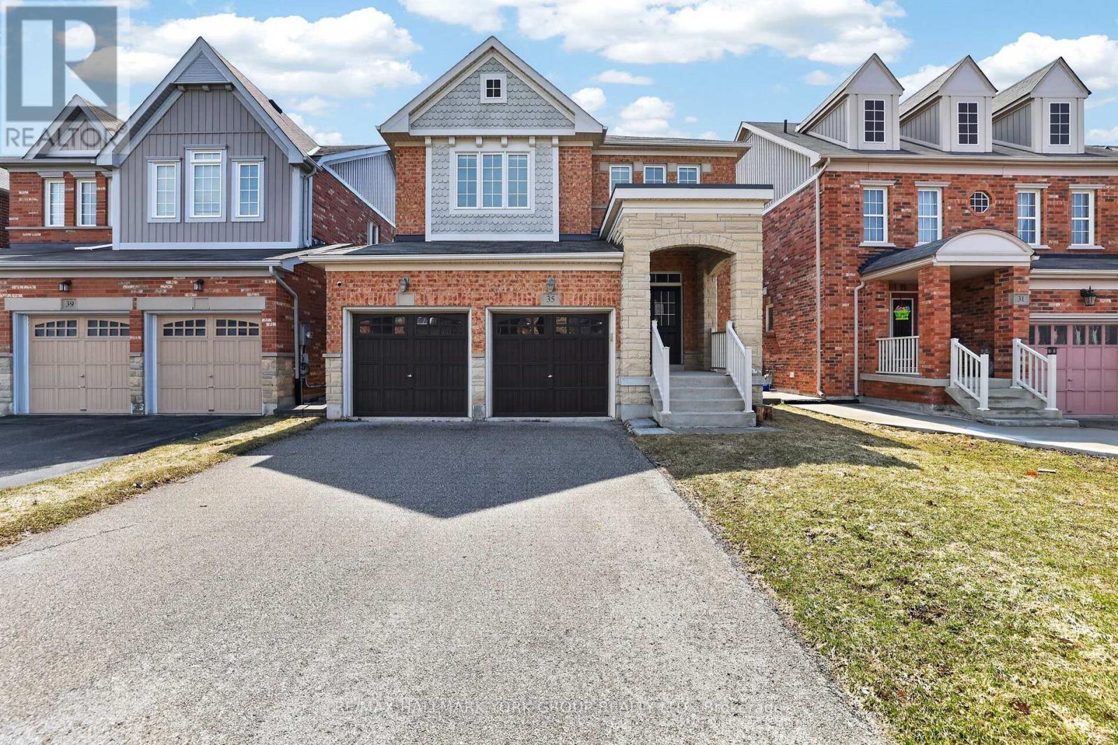 35 AMBERWING LANDING, Bradford West Gwillimbury, Ontario
