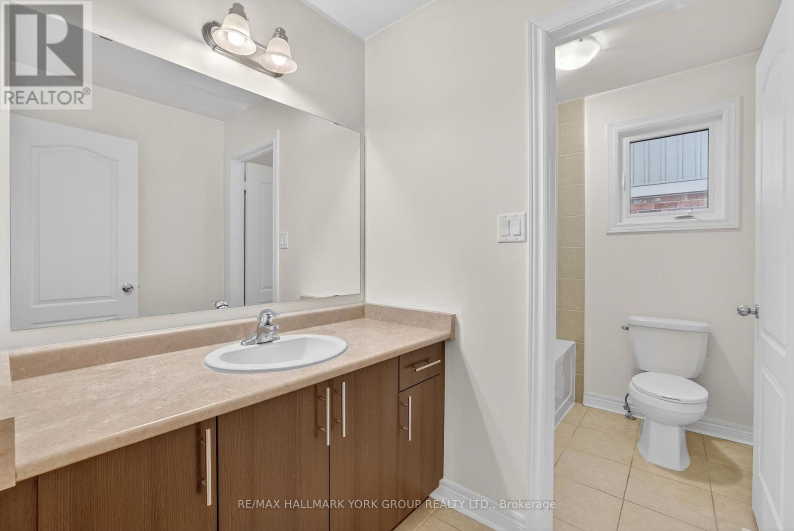 35 Amberwing Landing, Bradford West Gwillimbury, Ontario  L3Z 0H9 - Photo 26 - N12963096