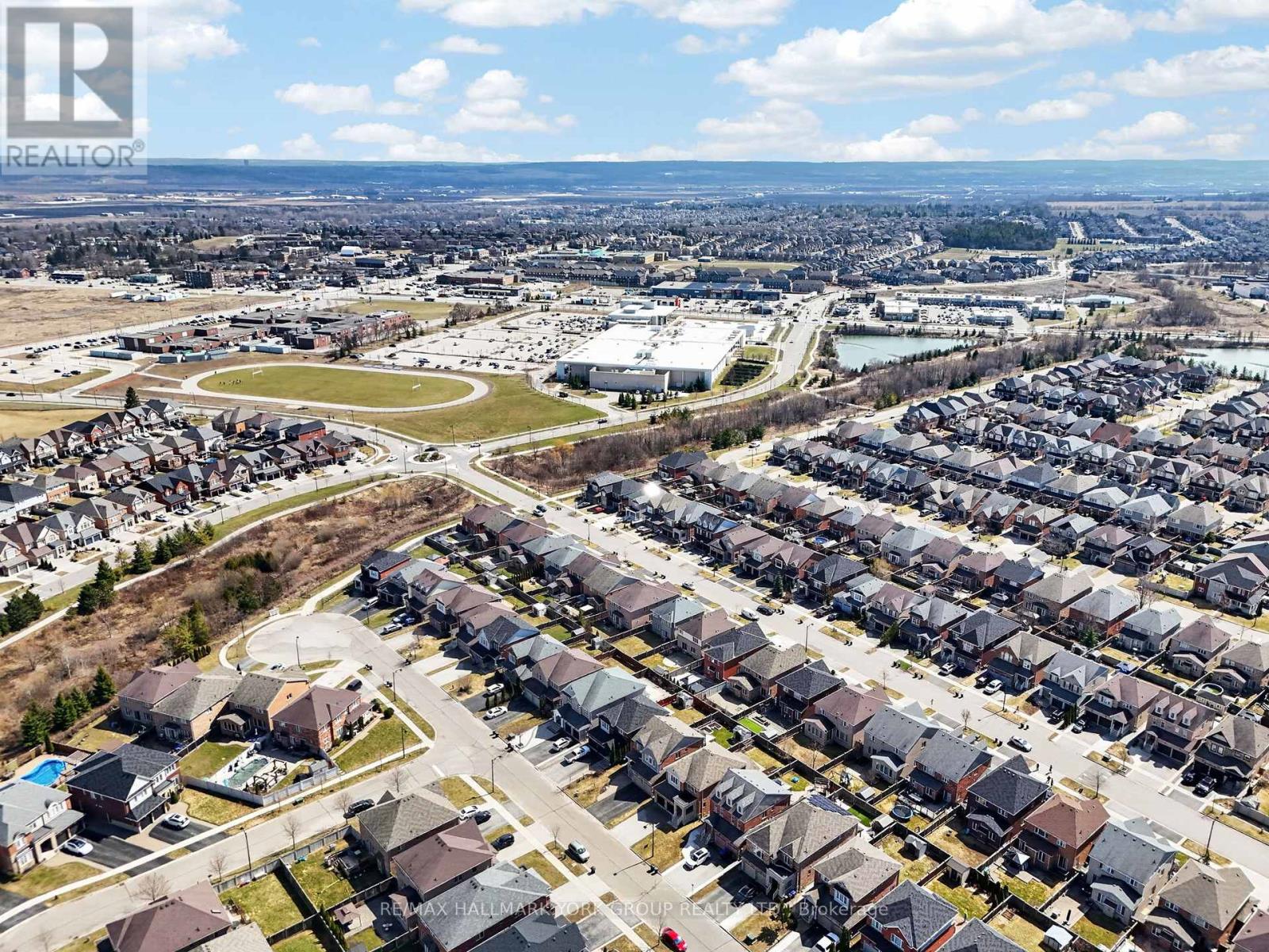 35 Amberwing Landing, Bradford West Gwillimbury, Ontario  L3Z 0H9 - Photo 50 - N12963096