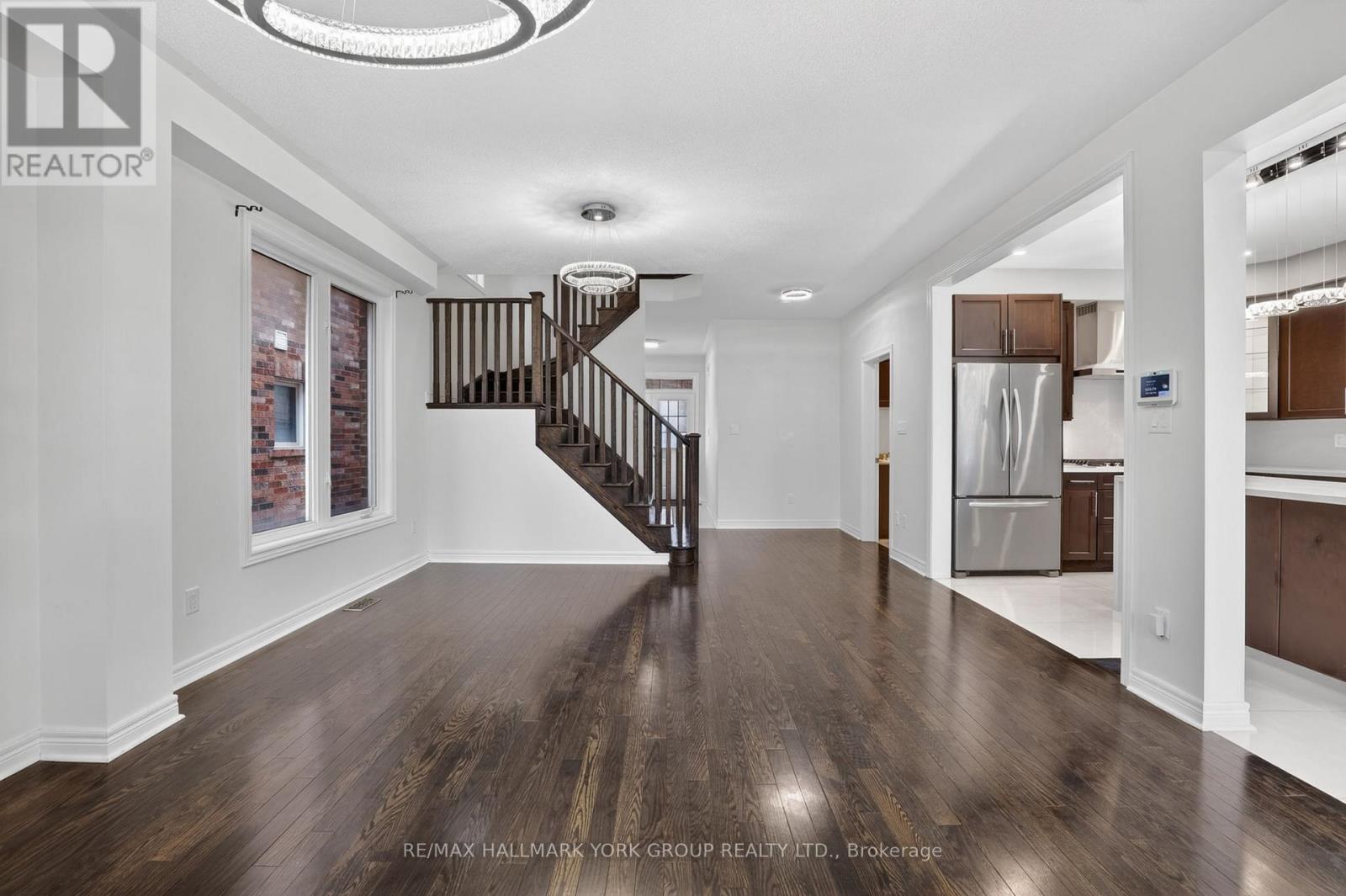 35 Amberwing Landing, Bradford West Gwillimbury, Ontario  L3Z 0H9 - Photo 8 - N12963096