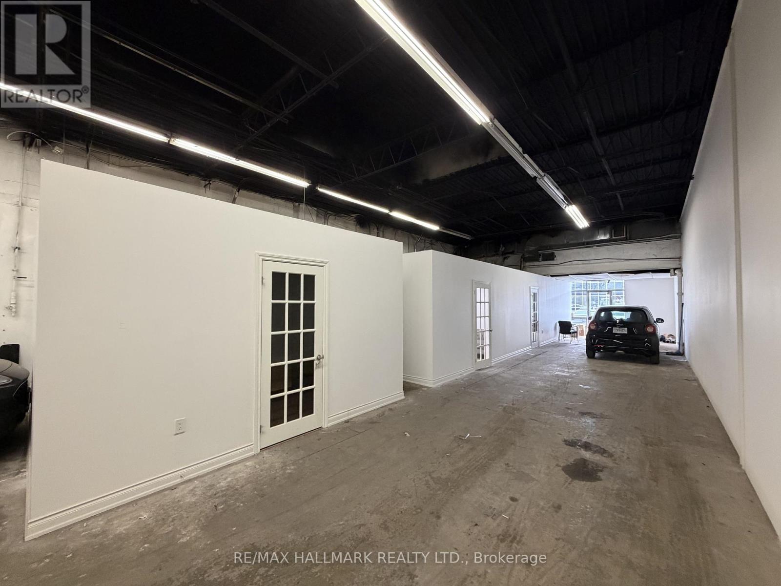 1101 Finch Avenue W, Toronto, Ontario  M3J 2C9 - Photo 8 - W12777406