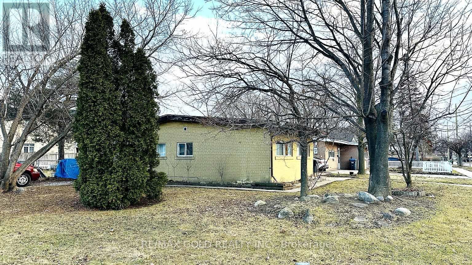 7681 Redstone Road, Mississauga (Malton), Ontario  L4T 2B7 - Photo 18 - W12979418