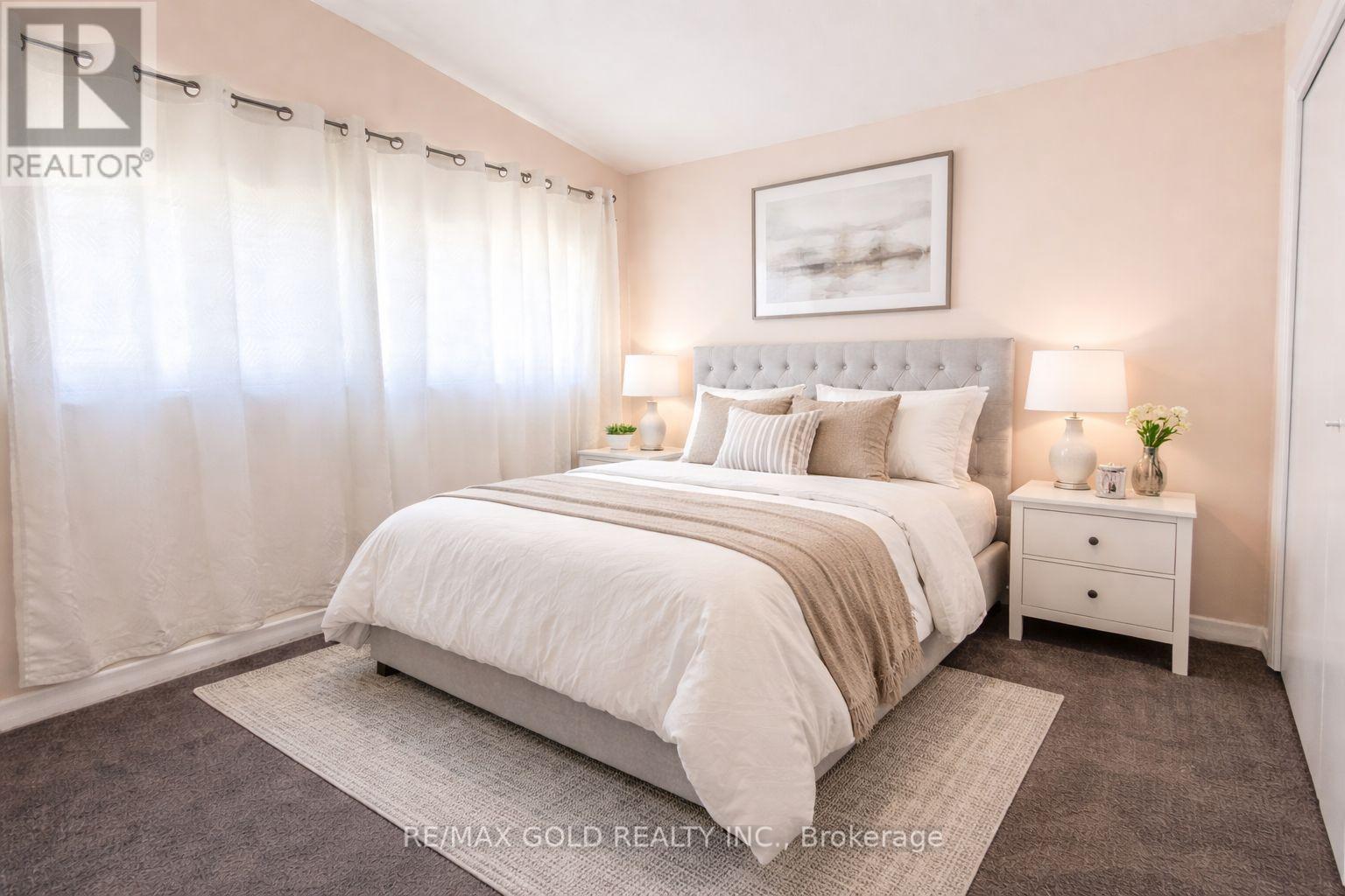 7681 Redstone Road, Mississauga (Malton), Ontario  L4T 2B7 - Photo 13 - W12979418