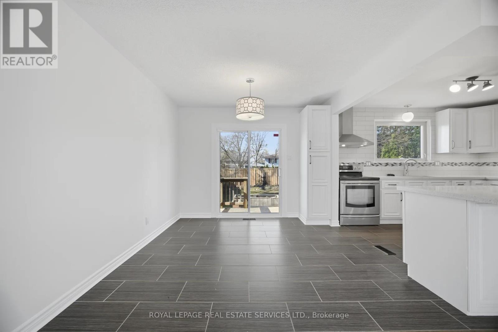 142 Osborne Crescent Nw, Oakville, Ontario  L6M 1G1 - Photo 10 - W12982136