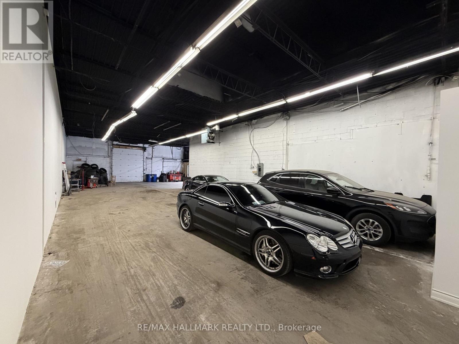 1101 Finch Avenue W, Toronto, Ontario  M3J 2C9 - Photo 2 - W12777406