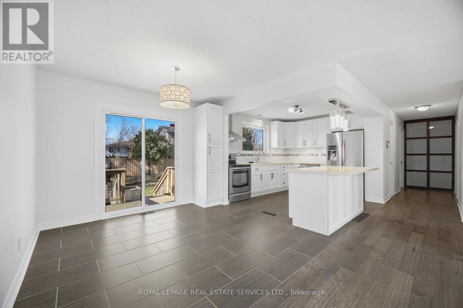 142 Osborne Crescent Nw, Oakville, Ontario  L6M 1G1 - Photo 11 - W12982136