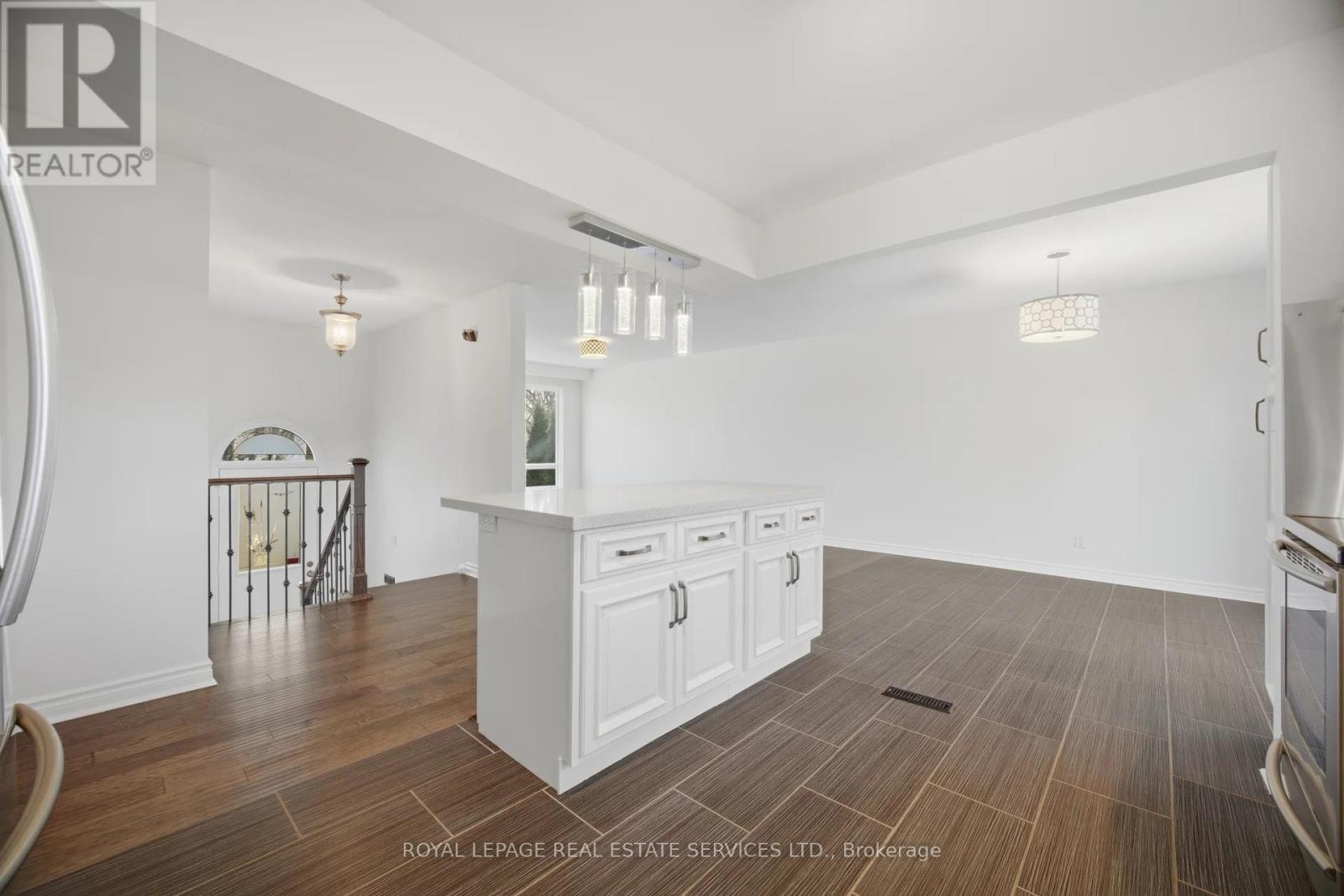 142 Osborne Crescent Nw, Oakville, Ontario  L6M 1G1 - Photo 12 - W12982136