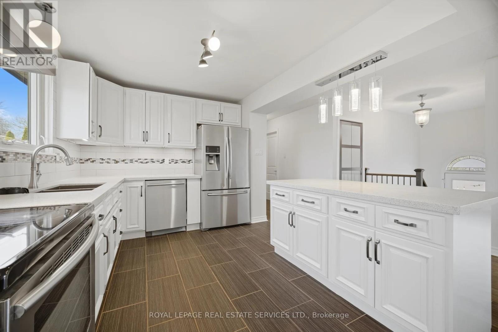 142 Osborne Crescent Nw, Oakville, Ontario  L6M 1G1 - Photo 14 - W12982136