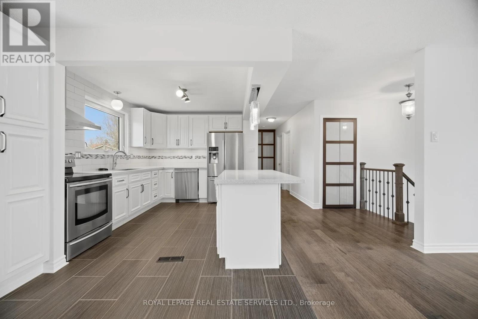 142 Osborne Crescent Nw, Oakville, Ontario  L6M 1G1 - Photo 16 - W12982136