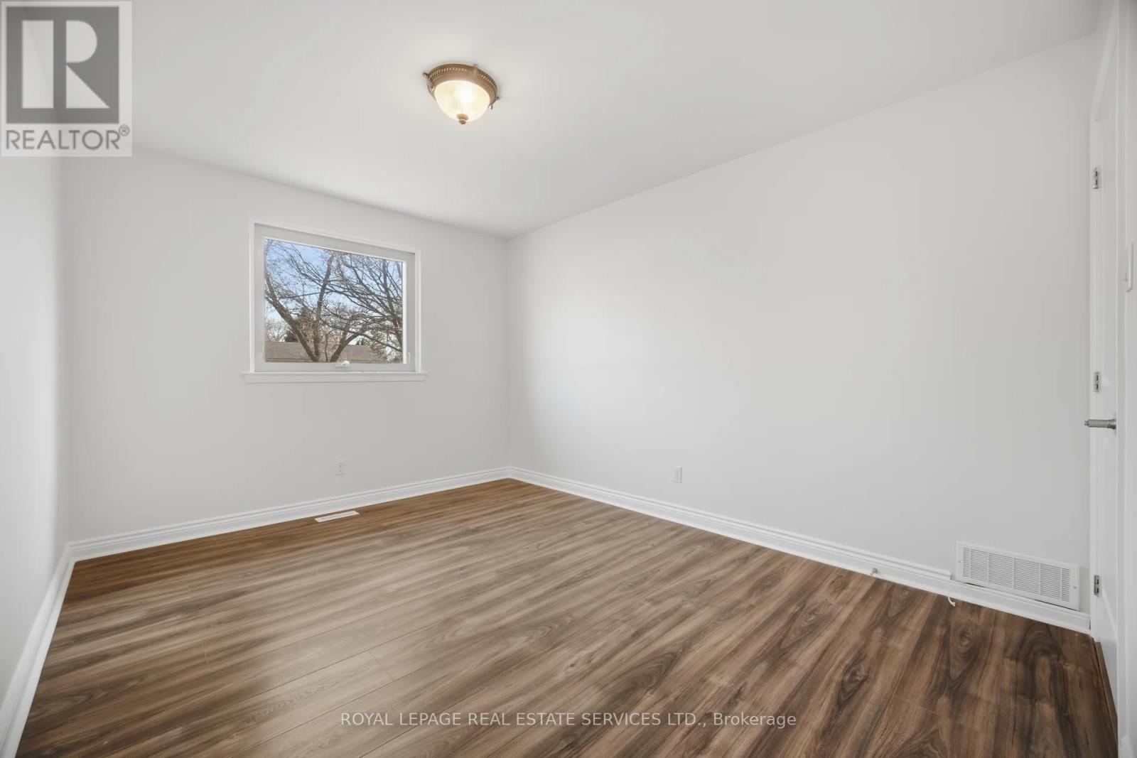 142 Osborne Crescent Nw, Oakville, Ontario  L6M 1G1 - Photo 18 - W12982136