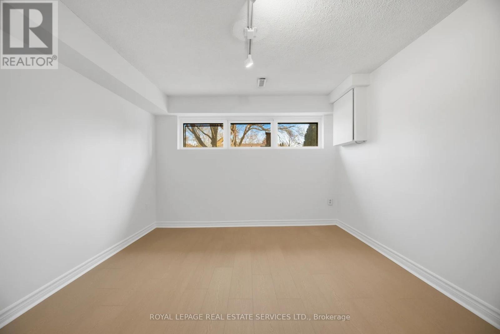 142 Osborne Crescent Nw, Oakville, Ontario  L6M 1G1 - Photo 33 - W12982136