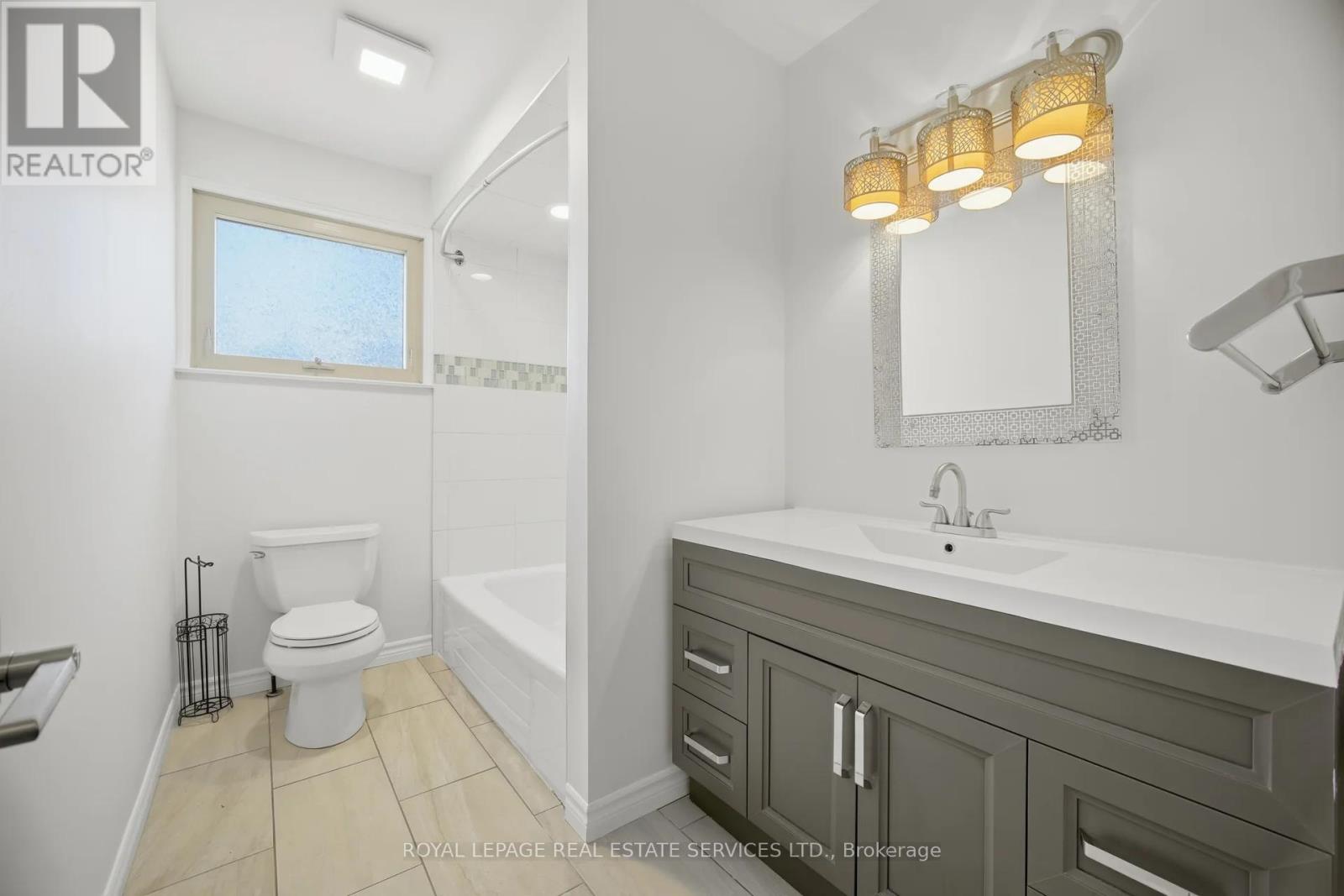 142 Osborne Crescent Nw, Oakville, Ontario  L6M 1G1 - Photo 24 - W12982136