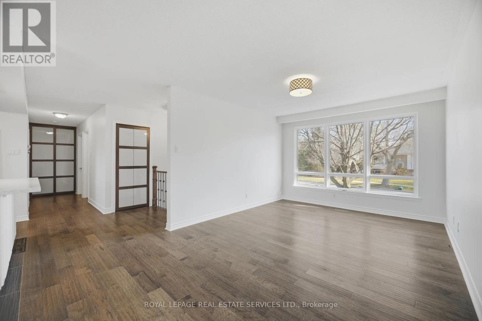 142 Osborne Crescent Nw, Oakville, Ontario  L6M 1G1 - Photo 6 - W12982136