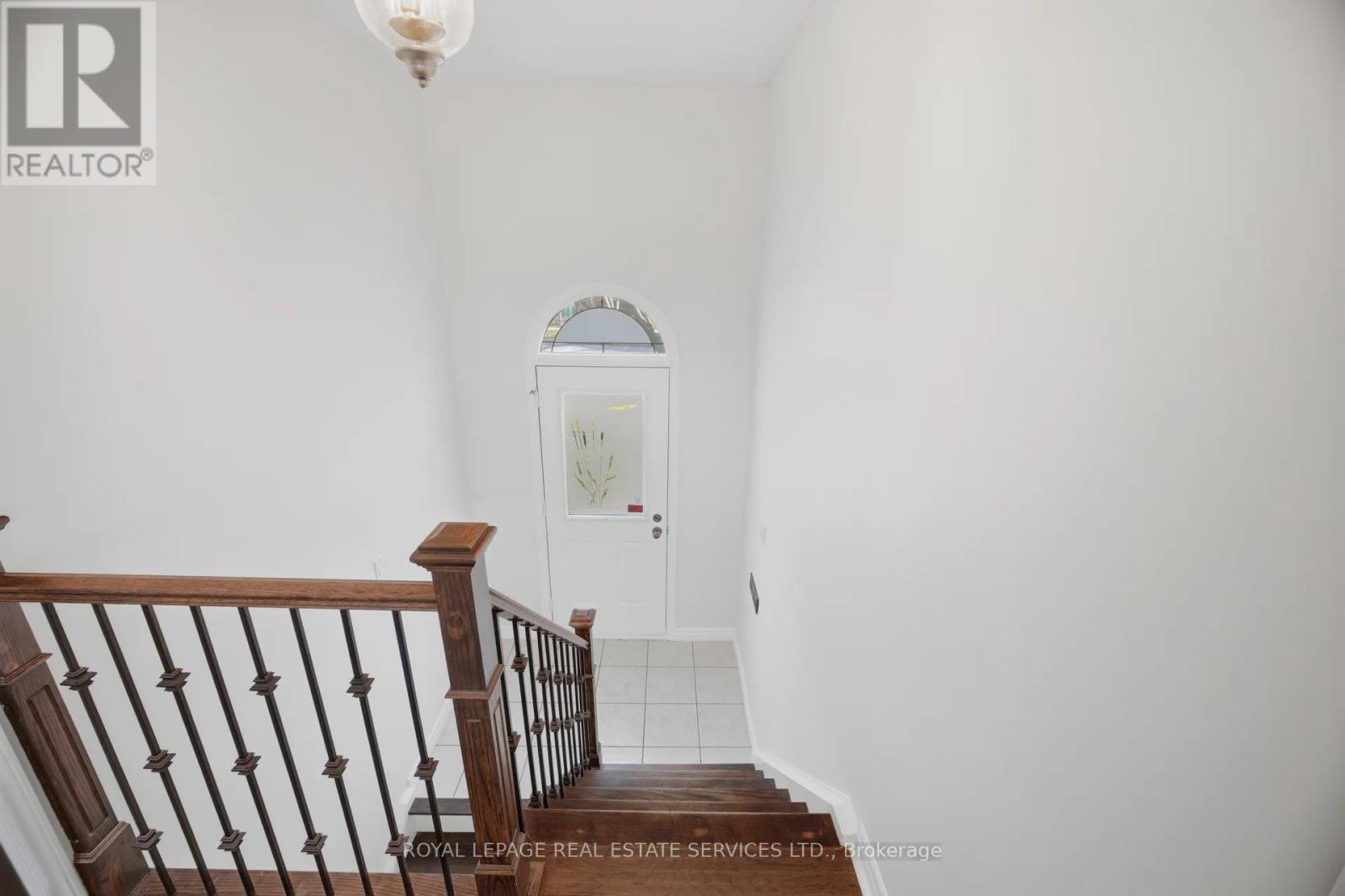 142 Osborne Crescent Nw, Oakville, Ontario  L6M 1G1 - Photo 4 - W12982136