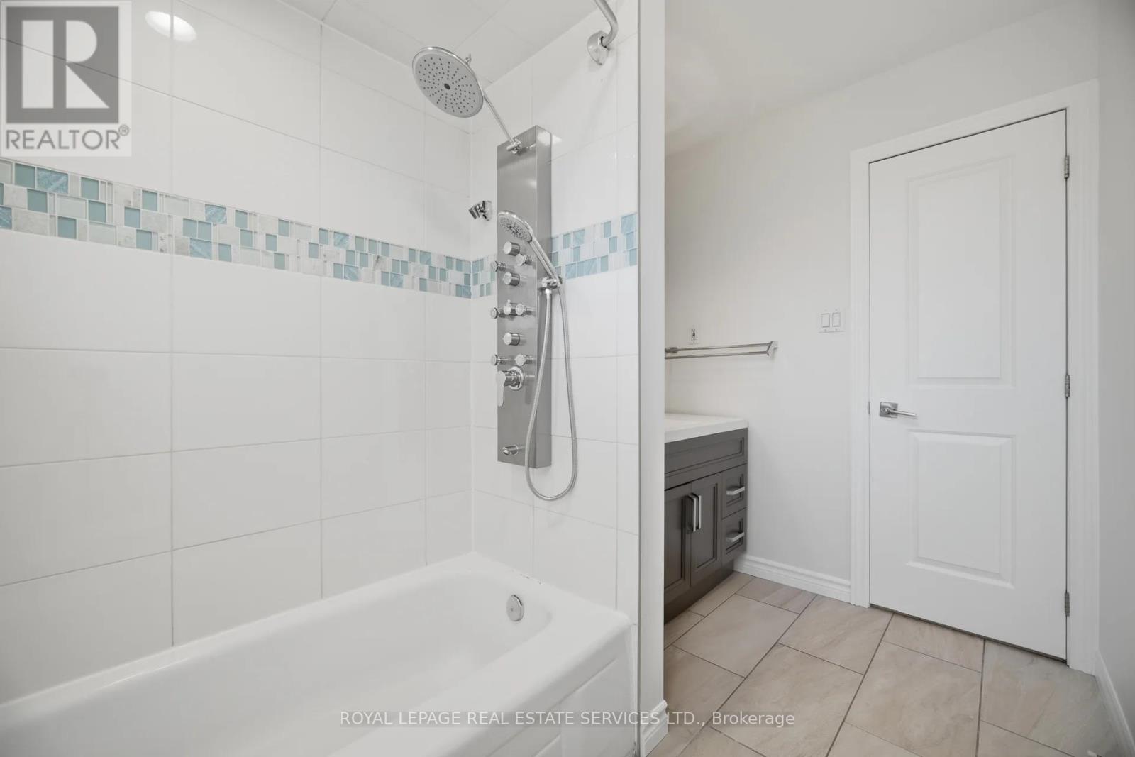 142 Osborne Crescent Nw, Oakville, Ontario  L6M 1G1 - Photo 25 - W12982136