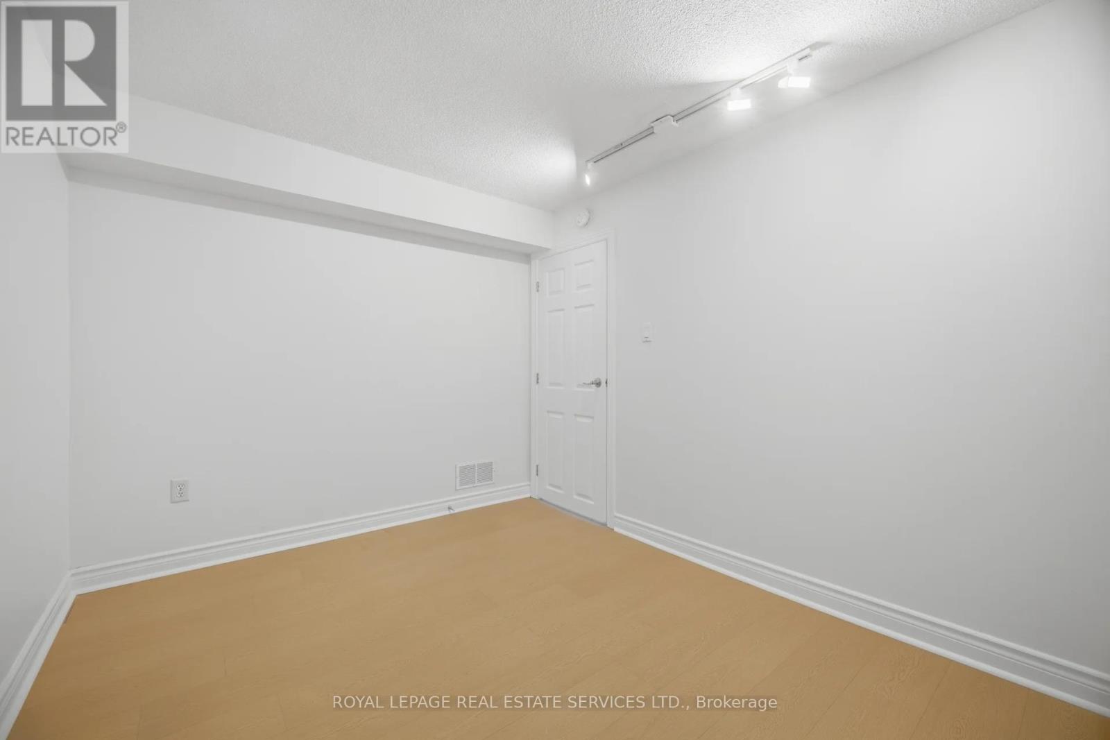 142 Osborne Crescent Nw, Oakville, Ontario  L6M 1G1 - Photo 36 - W12982136