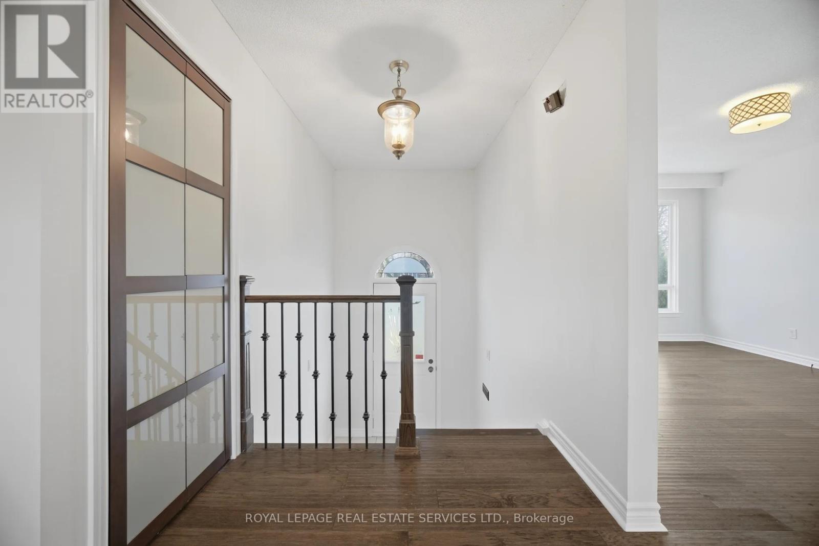 142 Osborne Crescent Nw, Oakville, Ontario  L6M 1G1 - Photo 5 - W12982136