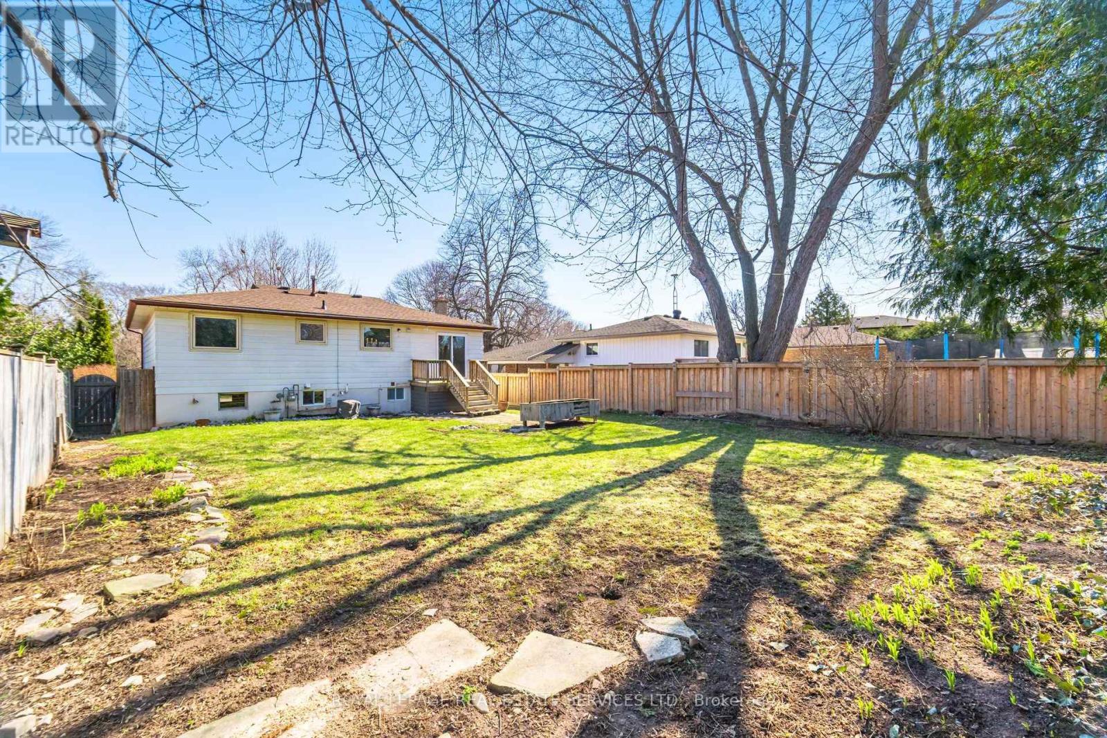 142 Osborne Crescent Nw, Oakville, Ontario  L6M 1G1 - Photo 50 - W12982136