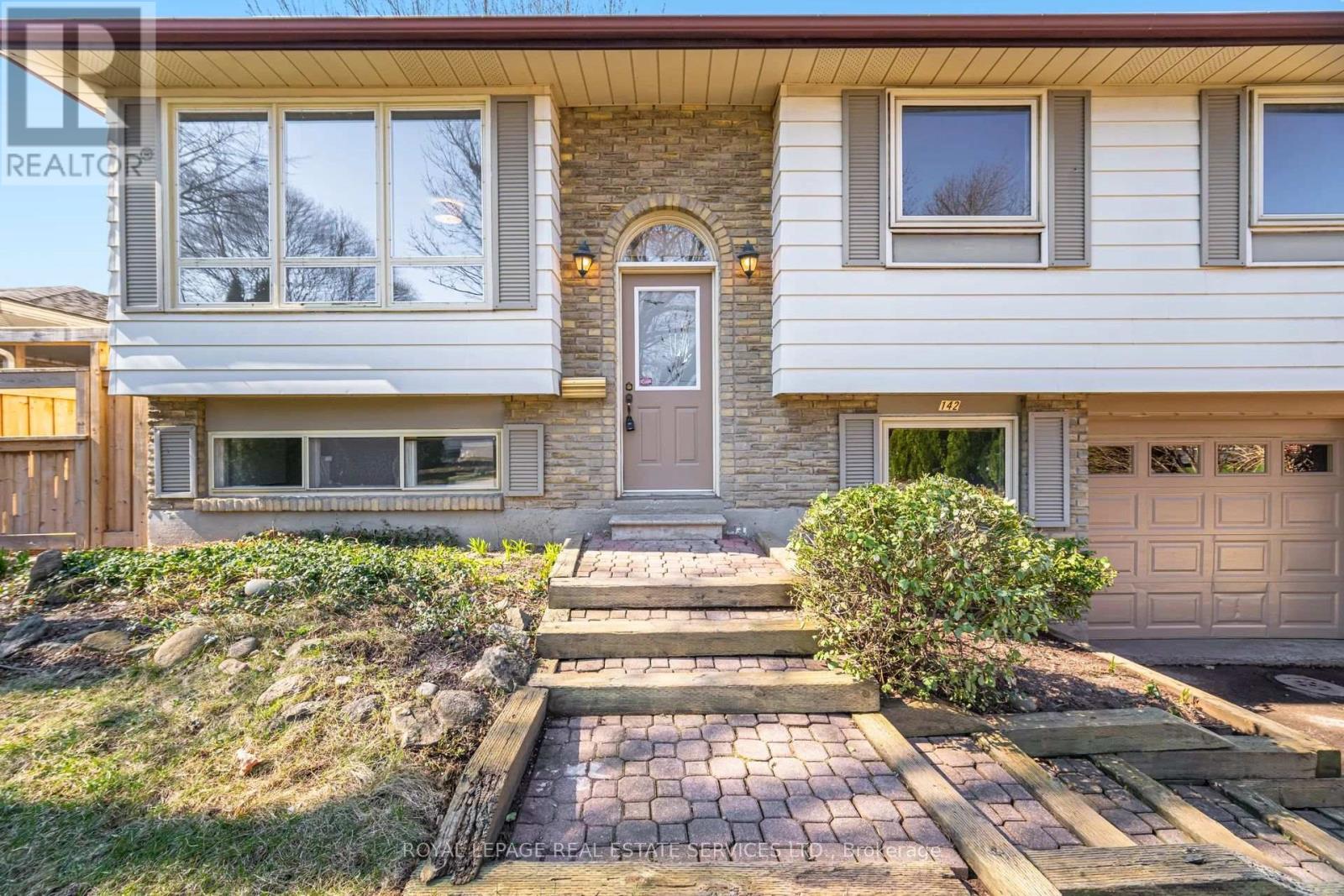 142 Osborne Crescent Nw, Oakville, Ontario  L6M 1G1 - Photo 3 - W12982136