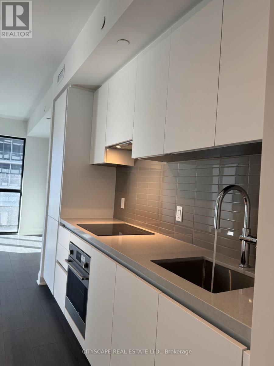 2607 - 2 Erskine Road, Mississauga (City Centre), Ontario  L5B 0S1 - Photo 4 - W12984012