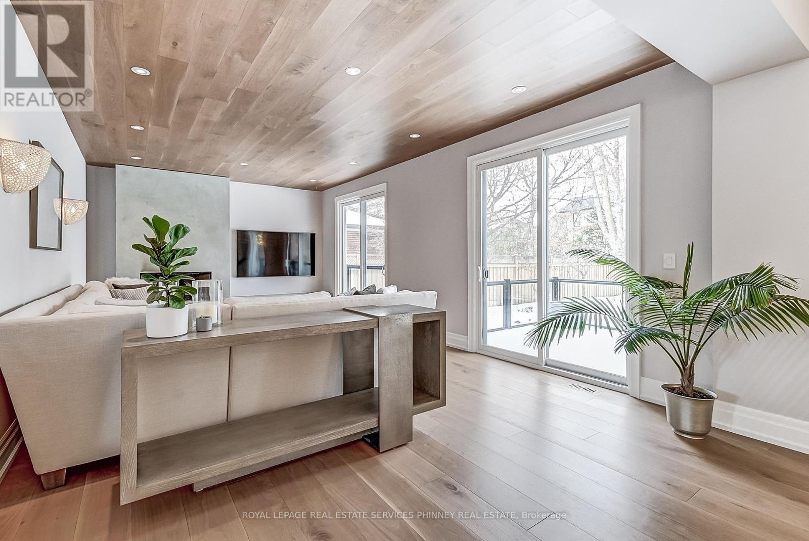 1569 Wembury Road, Mississauga, Ontario  L5J 2L8 - Photo 11 - W12984044