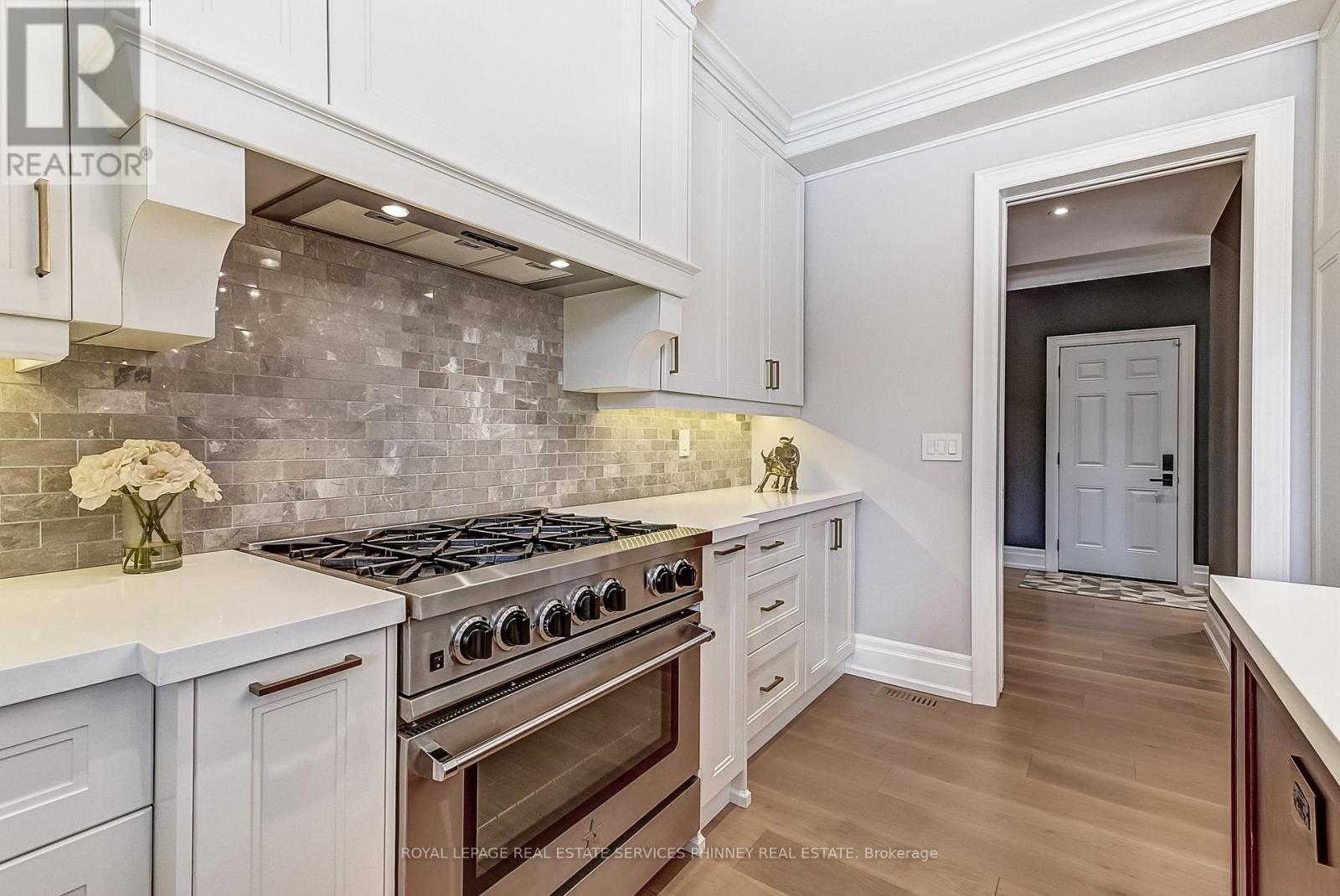 1569 Wembury Road, Mississauga, Ontario  L5J 2L8 - Photo 17 - W12984044