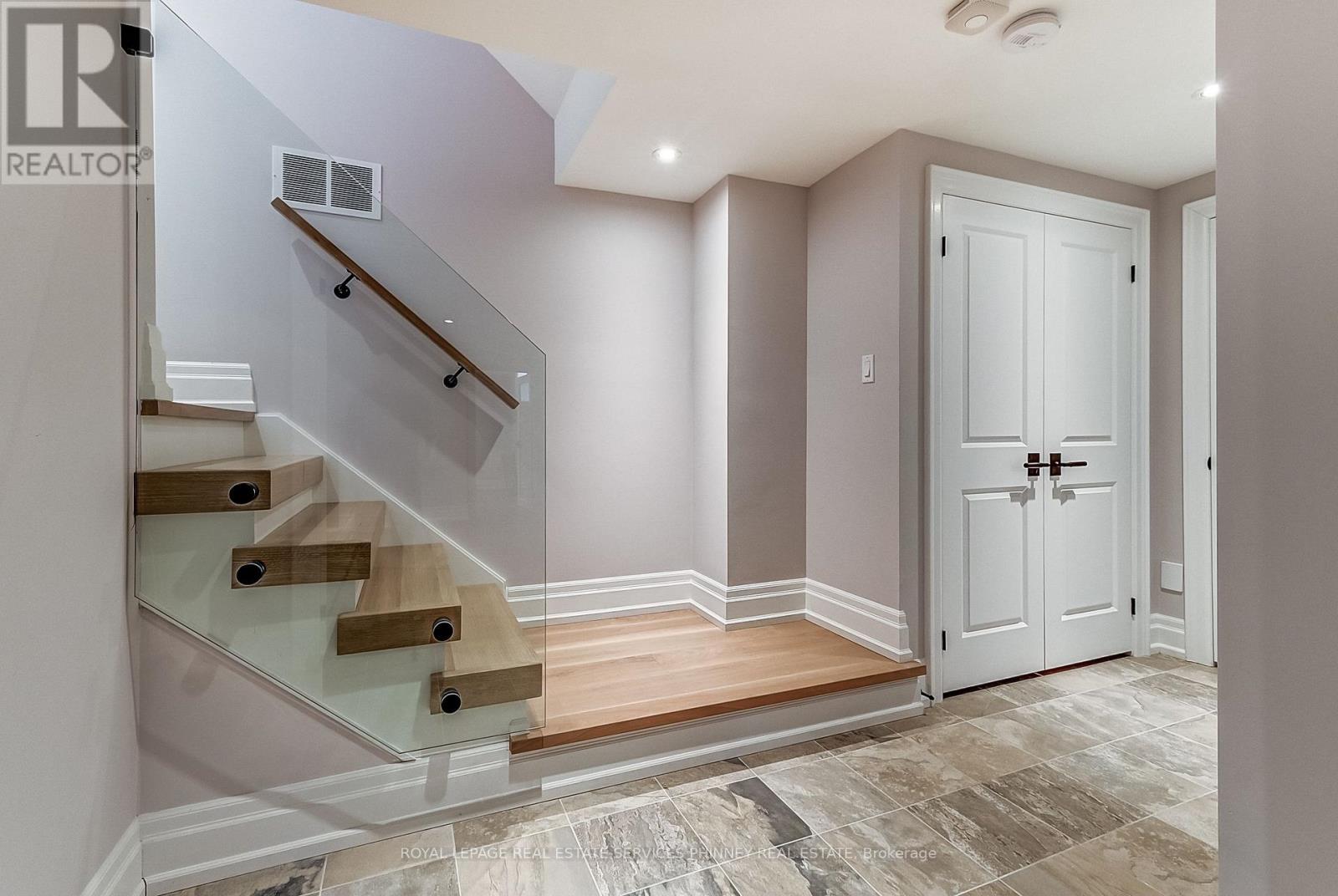 1569 Wembury Road, Mississauga, Ontario  L5J 2L8 - Photo 28 - W12984044