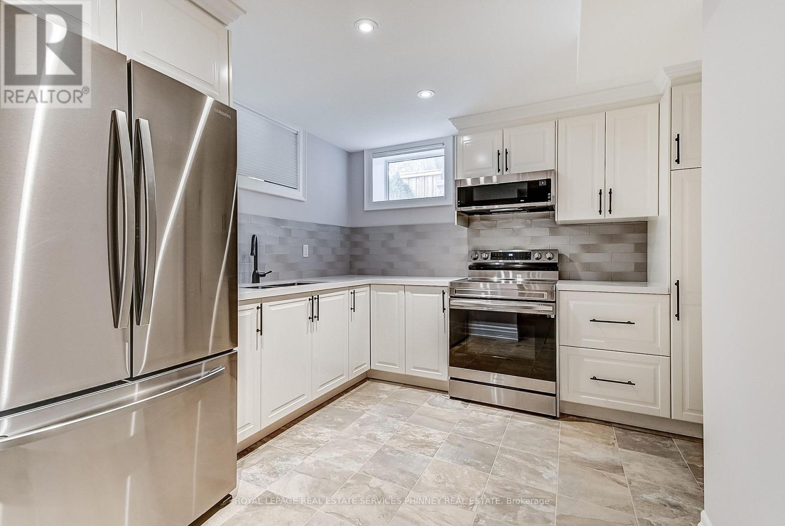 1569 Wembury Road, Mississauga, Ontario  L5J 2L8 - Photo 32 - W12984044