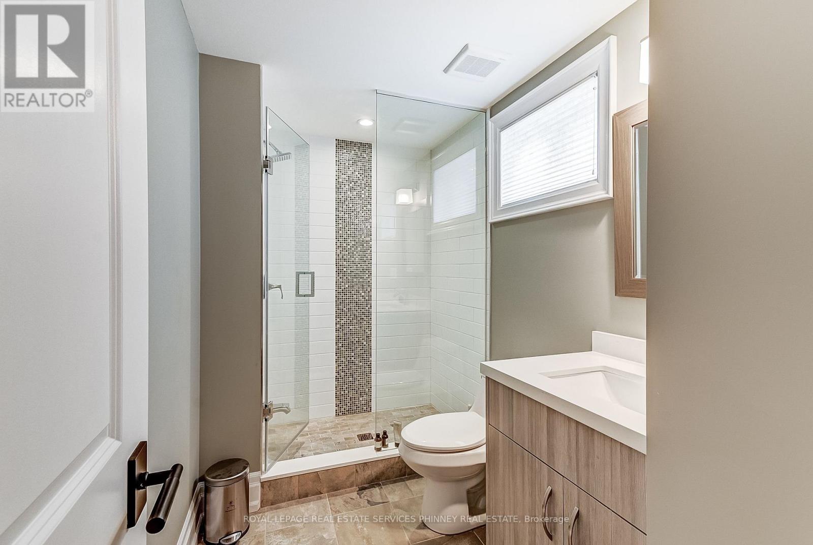 1569 Wembury Road, Mississauga, Ontario  L5J 2L8 - Photo 36 - W12984044