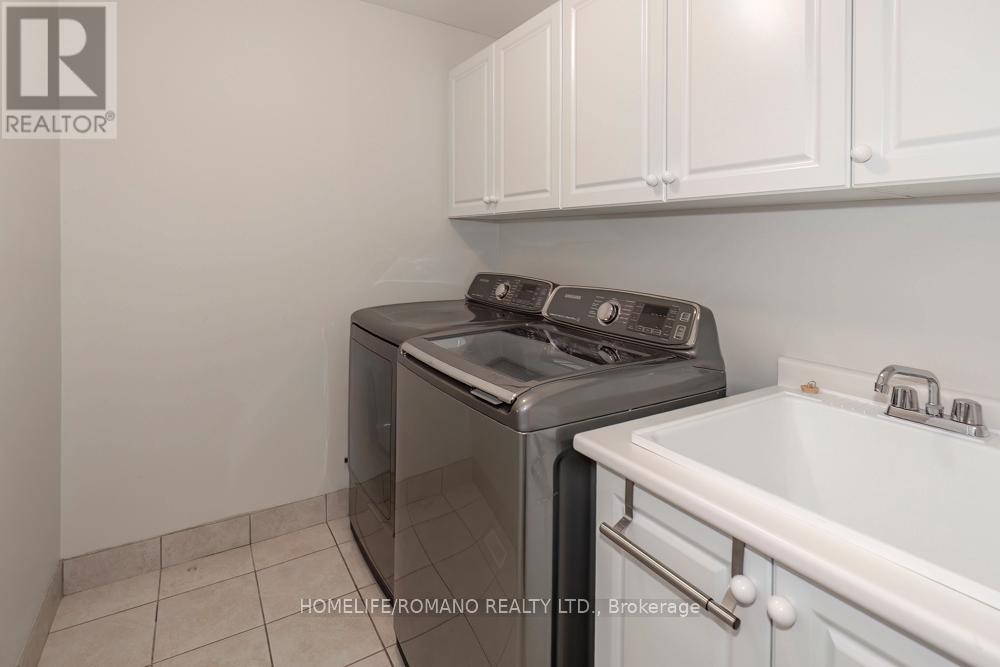 100 Falstaff Avenue, Toronto (Rustic), Ontario  M6L 2E4 - Photo 19 - W12984052