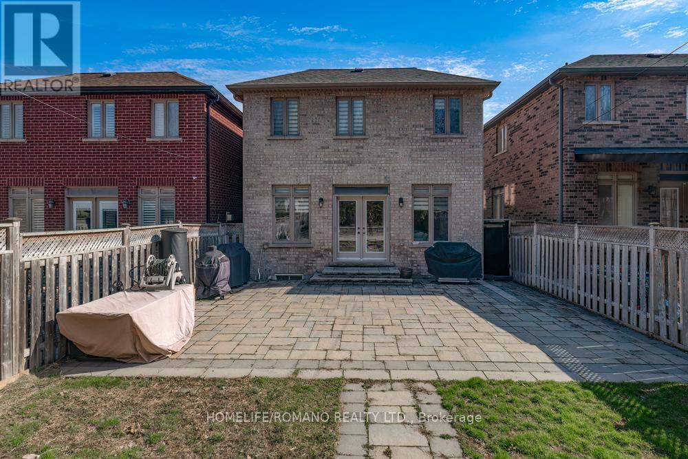 100 Falstaff Avenue, Toronto (Rustic), Ontario  M6L 2E4 - Photo 26 - W12984052