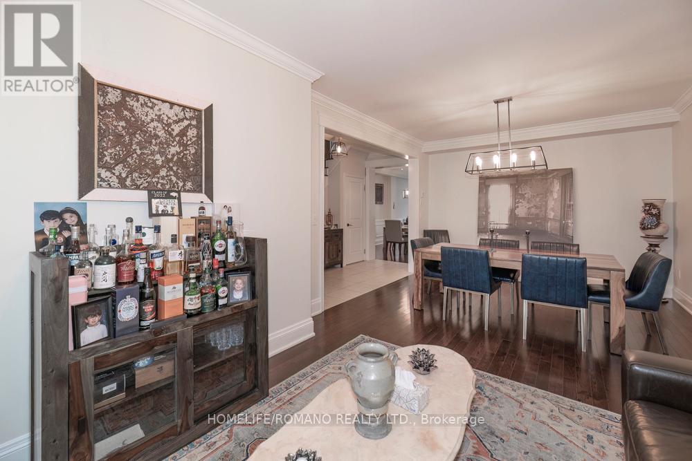 100 Falstaff Avenue, Toronto (Rustic), Ontario  M6L 2E4 - Photo 6 - W12984052