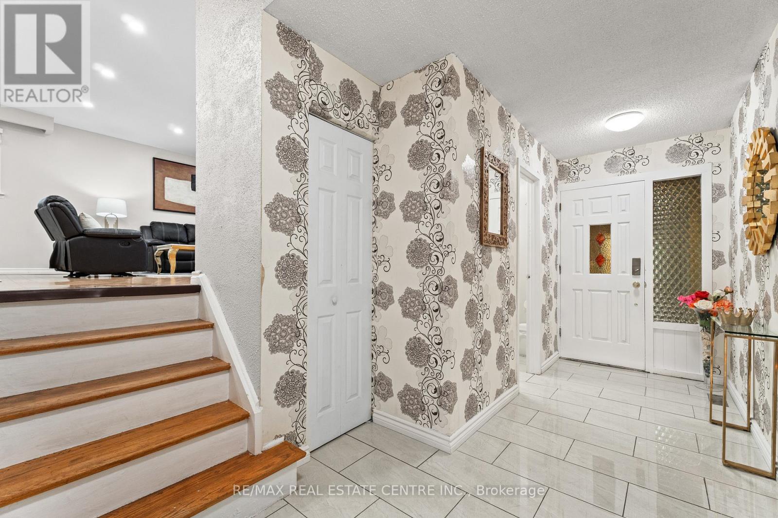 23 Jefferson Road, Brampton, Ontario  L6S 2G6 - Photo 14 - W12984070