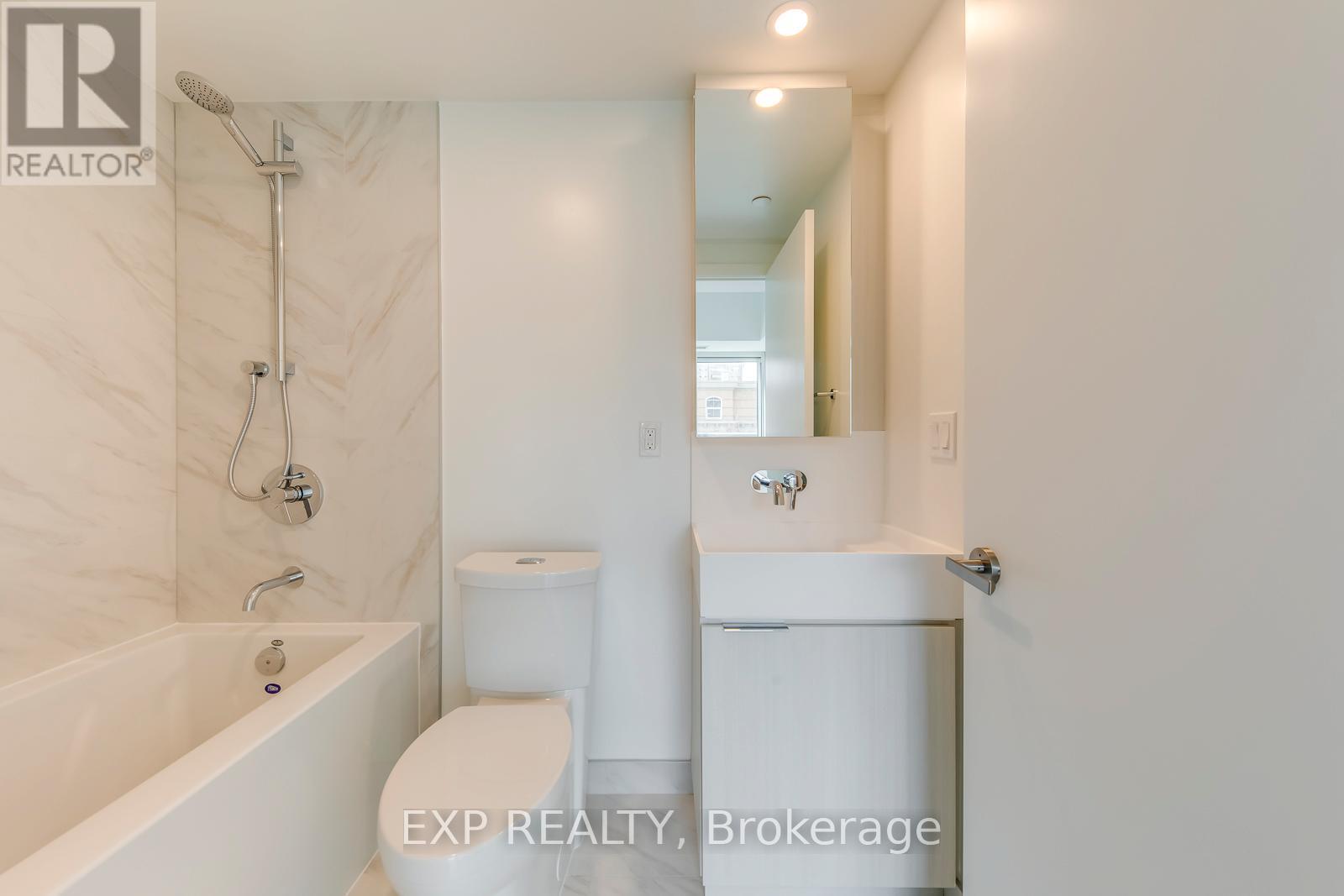 303 - 370 Martha Street, Burlington, Ontario L7R 0G9 - Photo 12 - W12984084