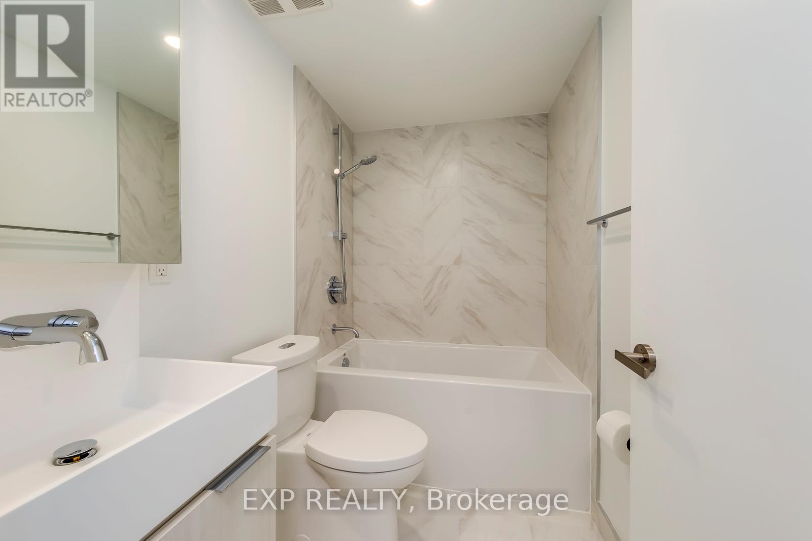 303 - 370 Martha Street, Burlington, Ontario L7R 0G9 - Photo 16 - W12984084