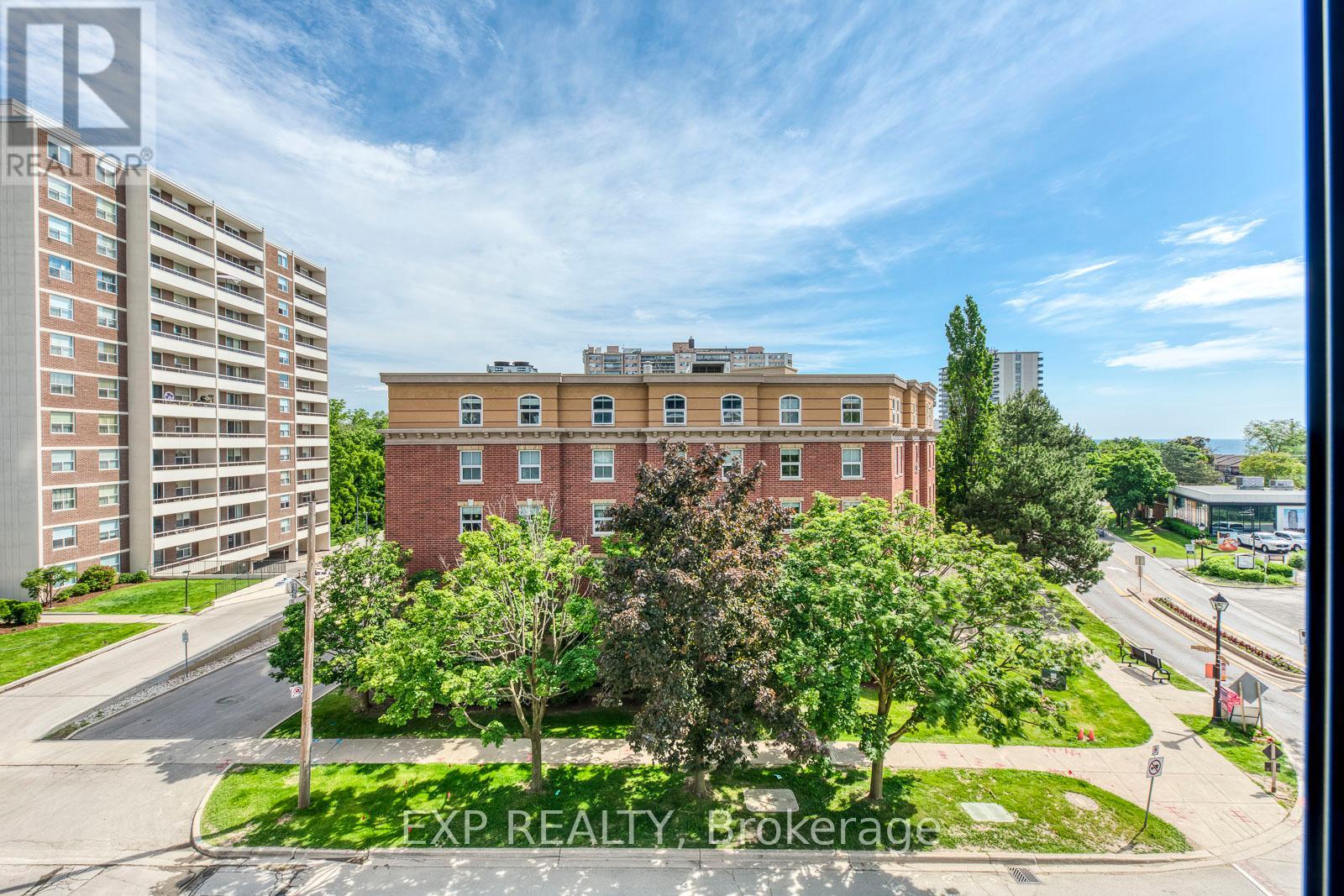 303 - 370 Martha Street, Burlington, Ontario L7R 0G9 - Photo 18 - W12984084