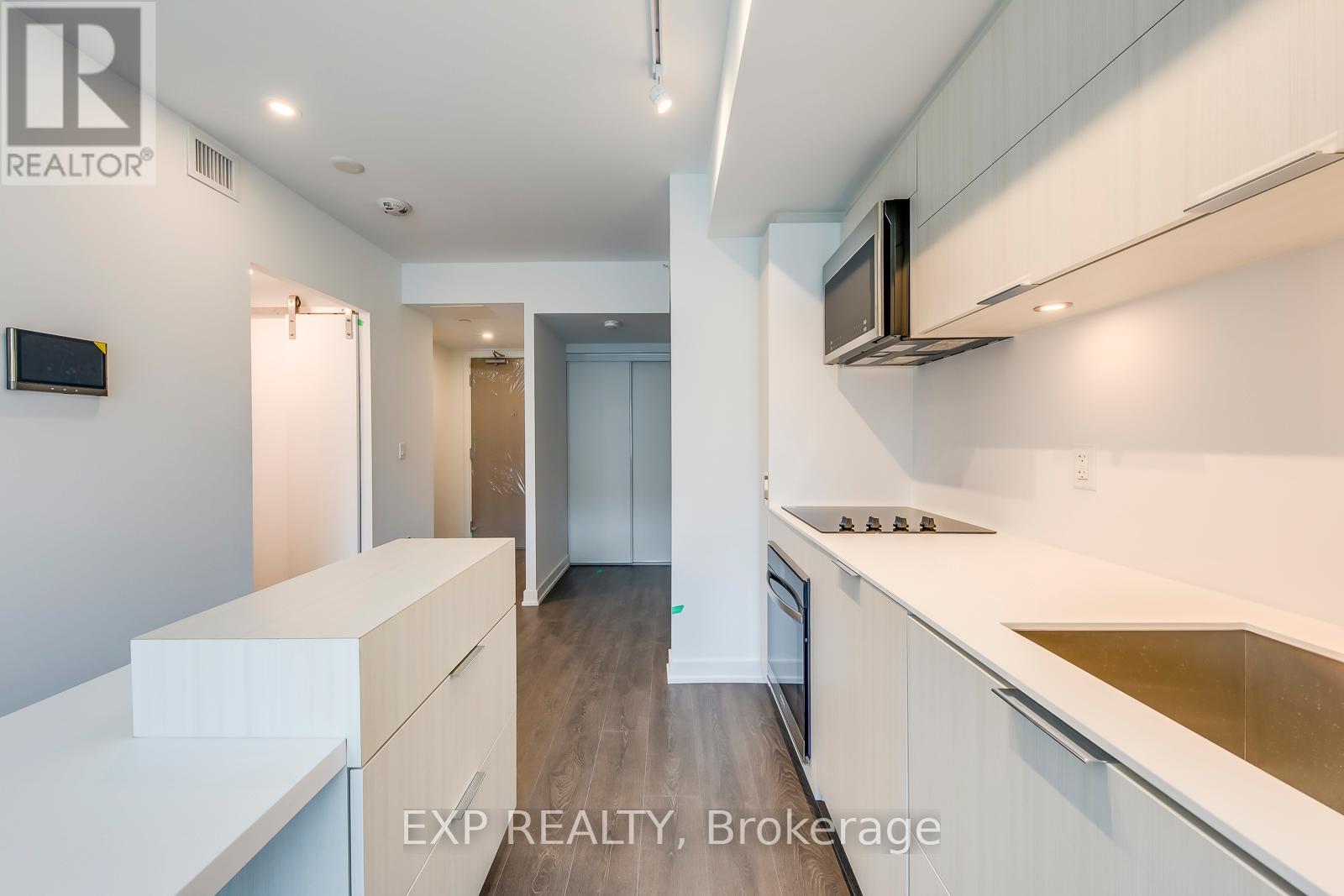 303 - 370 Martha Street, Burlington, Ontario L7R 0G9 - Photo 7 - W12984084