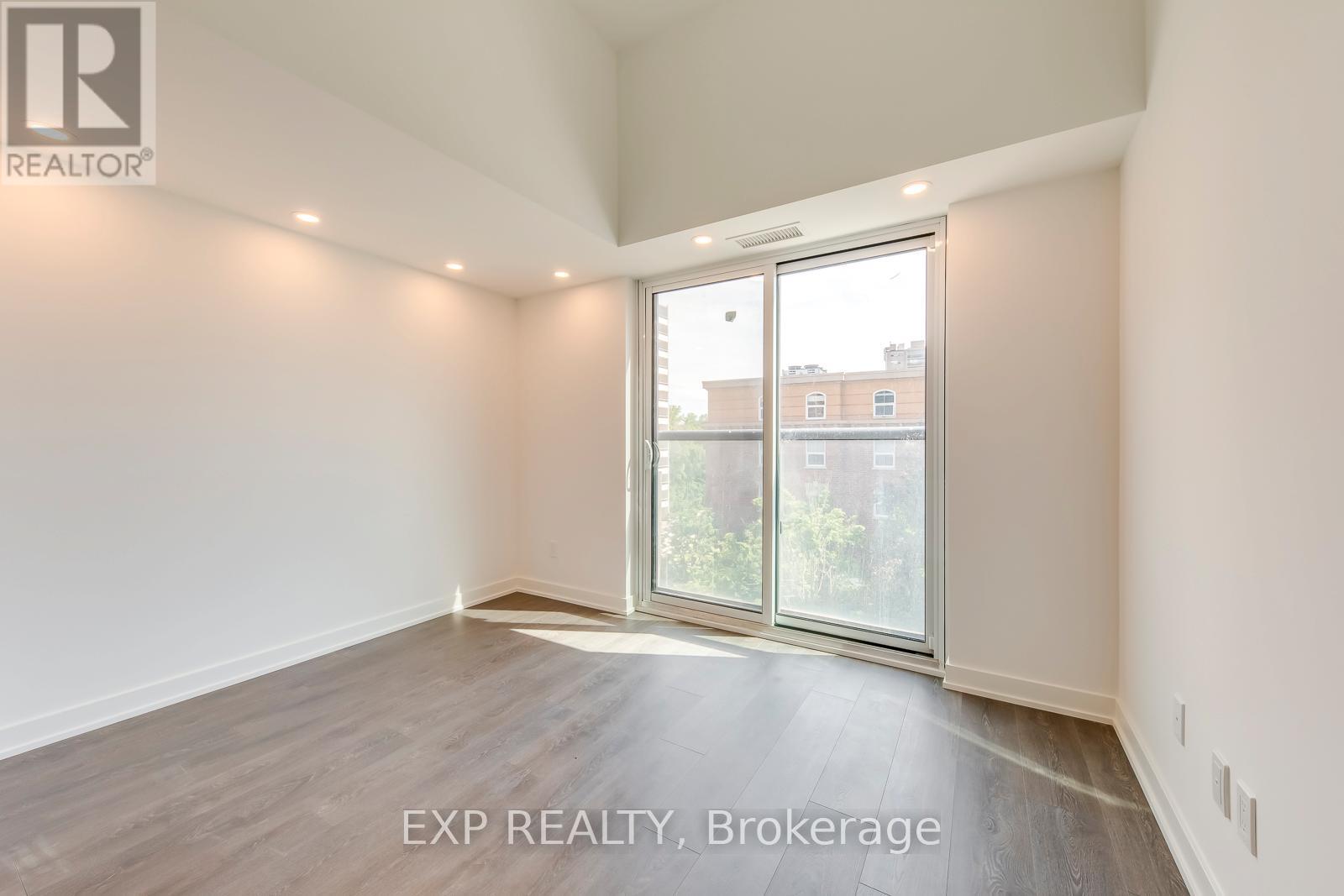 303 - 370 Martha Street, Burlington, Ontario L7R 0G9 - Photo 8 - W12984084