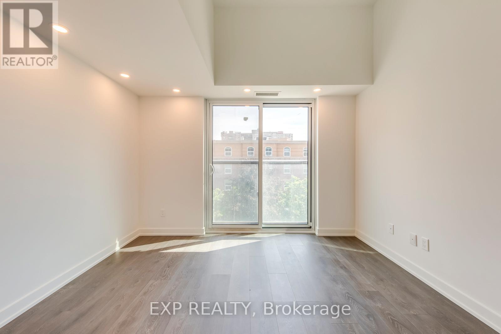 303 - 370 Martha Street, Burlington, Ontario L7R 0G9 - Photo 9 - W12984084