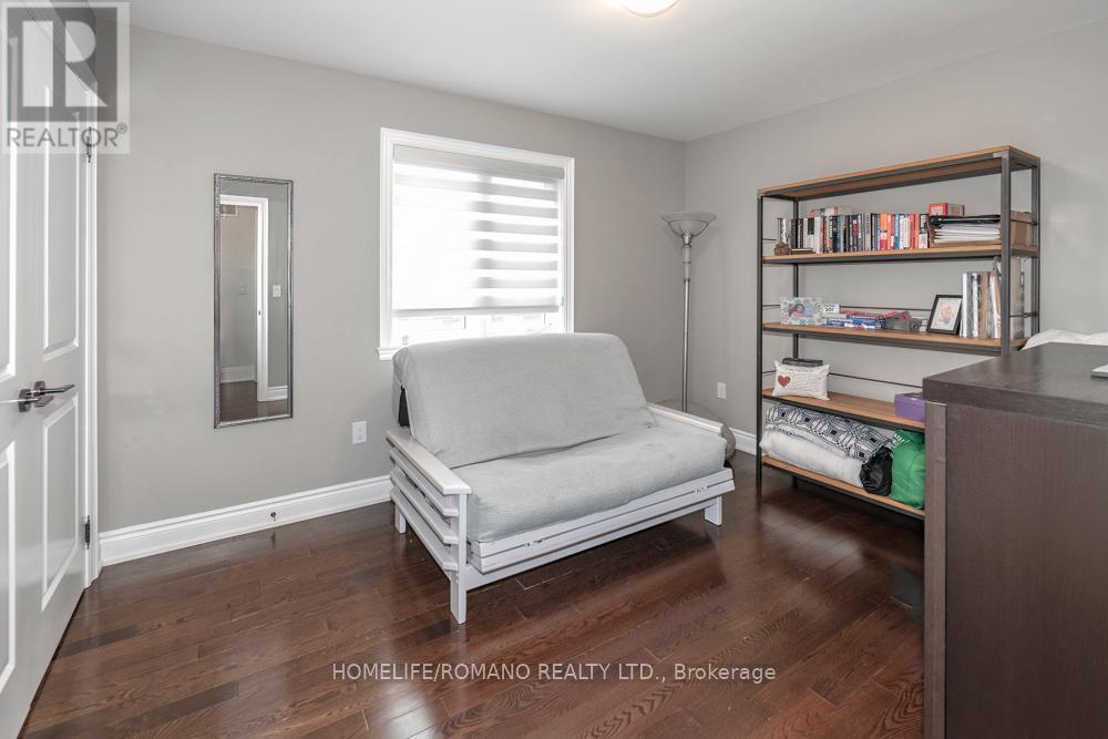 100 Falstaff Avenue, Toronto, Ontario  M6L 2E4 - Photo 15 - W12984088