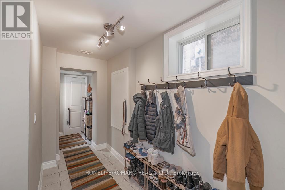 100 Falstaff Avenue, Toronto, Ontario  M6L 2E4 - Photo 20 - W12984088