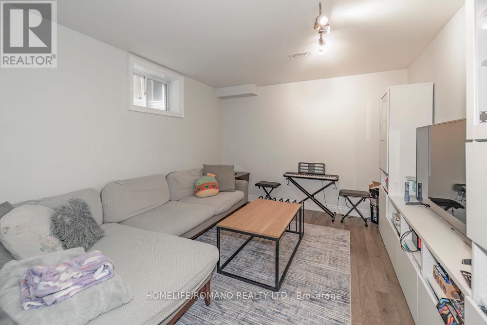 100 Falstaff Avenue, Toronto, Ontario  M6L 2E4 - Photo 21 - W12984088