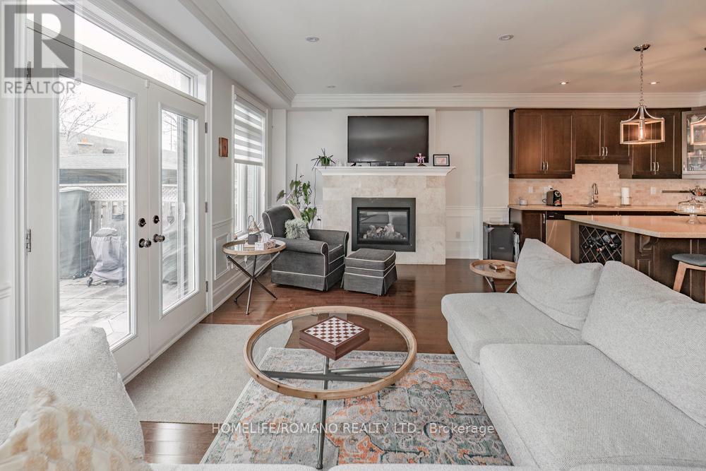 100 Falstaff Avenue, Toronto, Ontario  M6L 2E4 - Photo 9 - W12984088