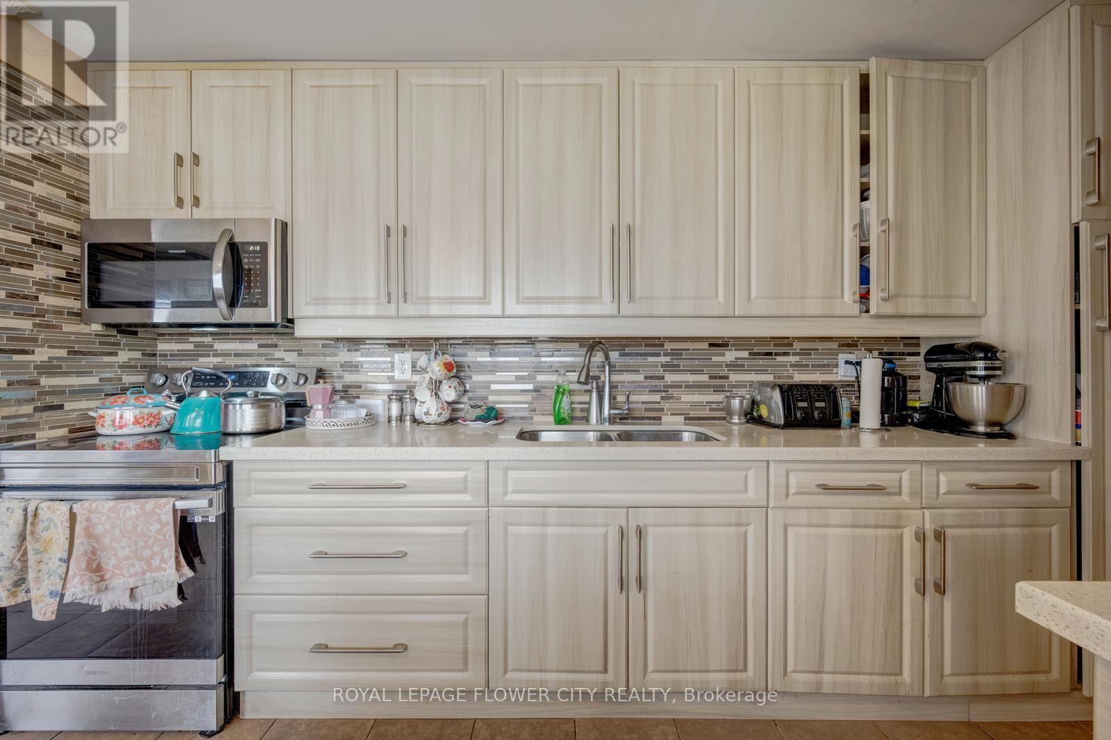 20 N Alarton Street, Mississauga, Ontario  L4T 1J8 - Photo 11 - W12984110