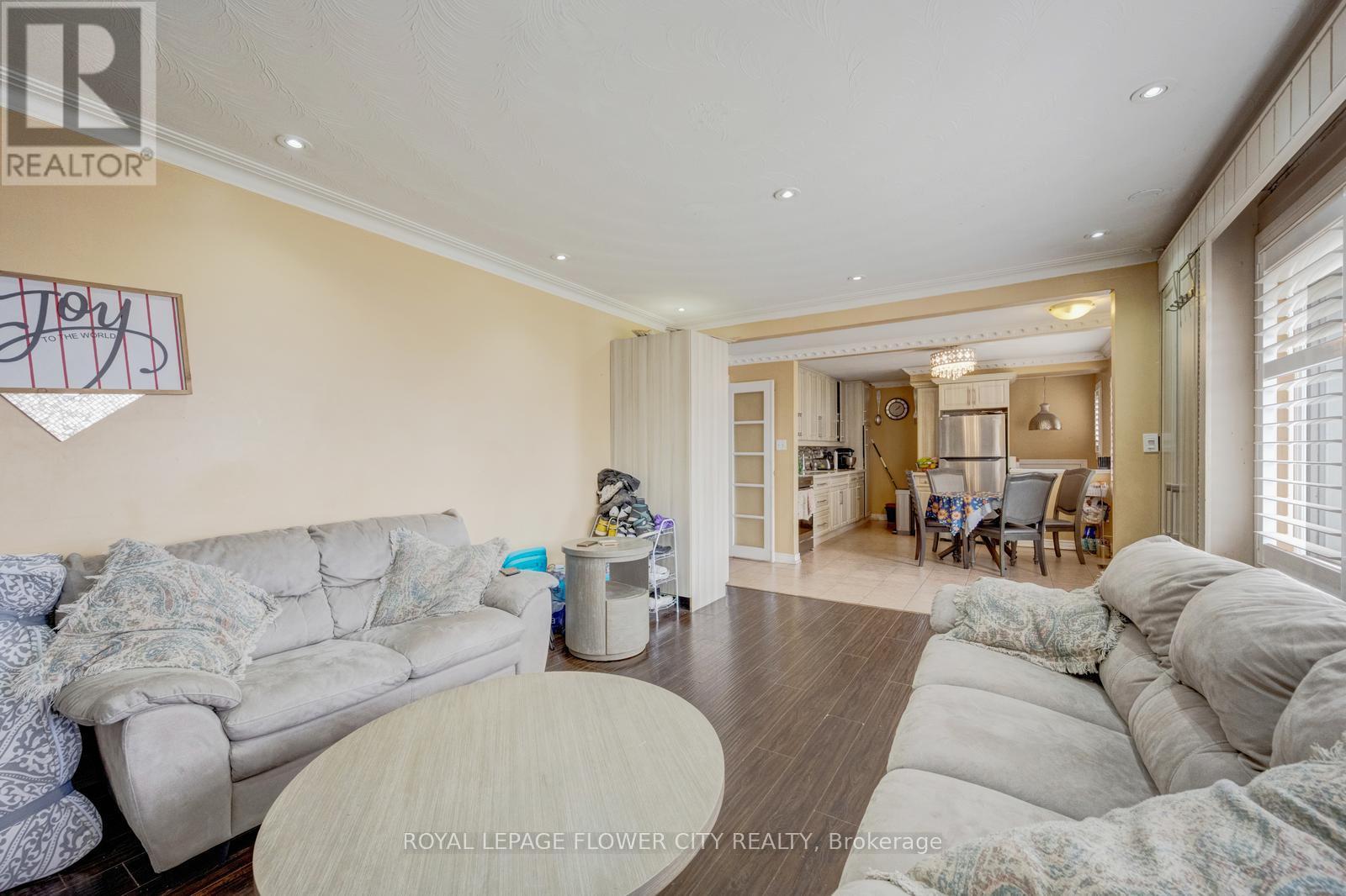 20 N Alarton Street, Mississauga, Ontario  L4T 1J8 - Photo 12 - W12984110