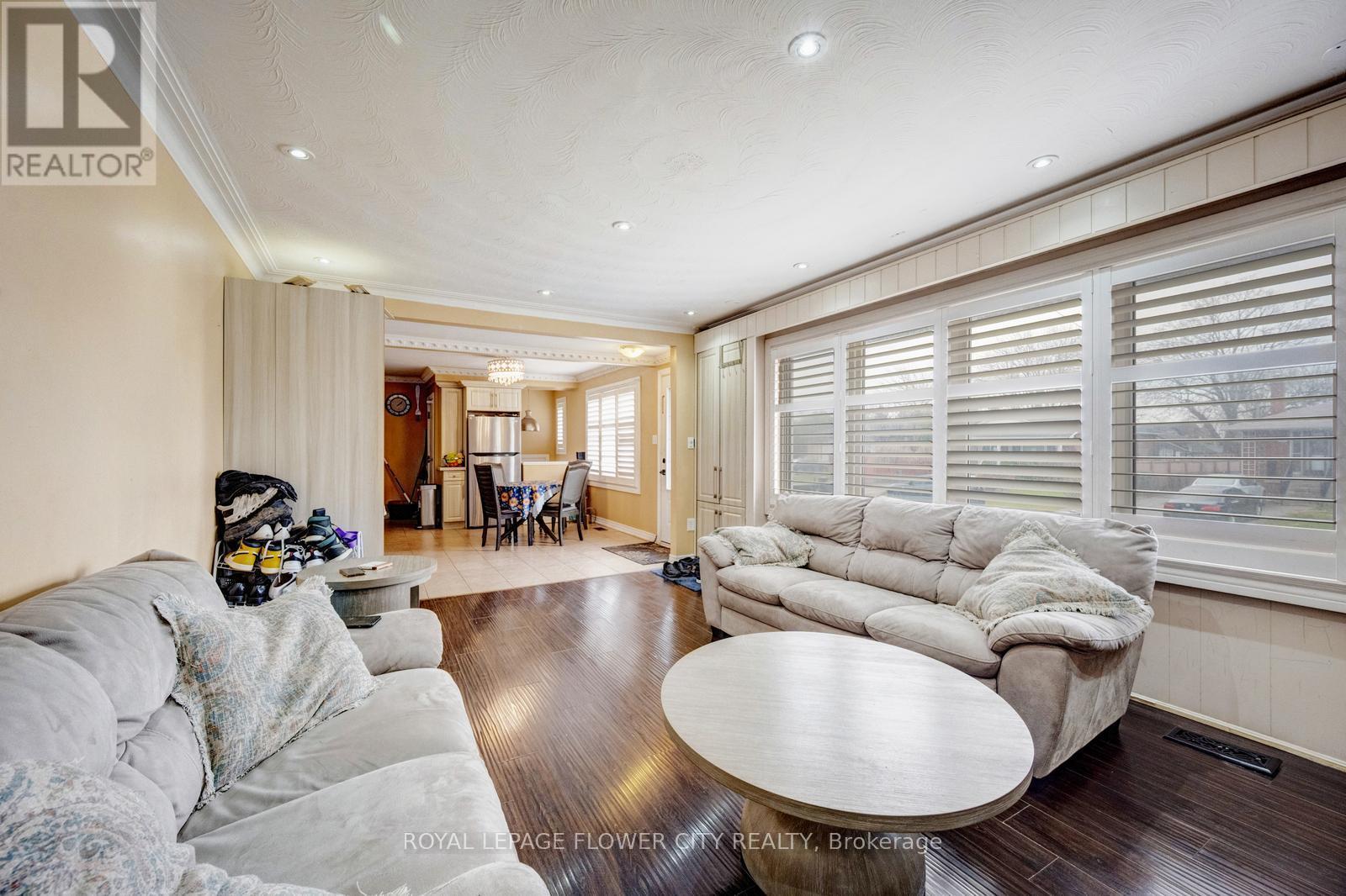 20 N Alarton Street, Mississauga, Ontario  L4T 1J8 - Photo 13 - W12984110